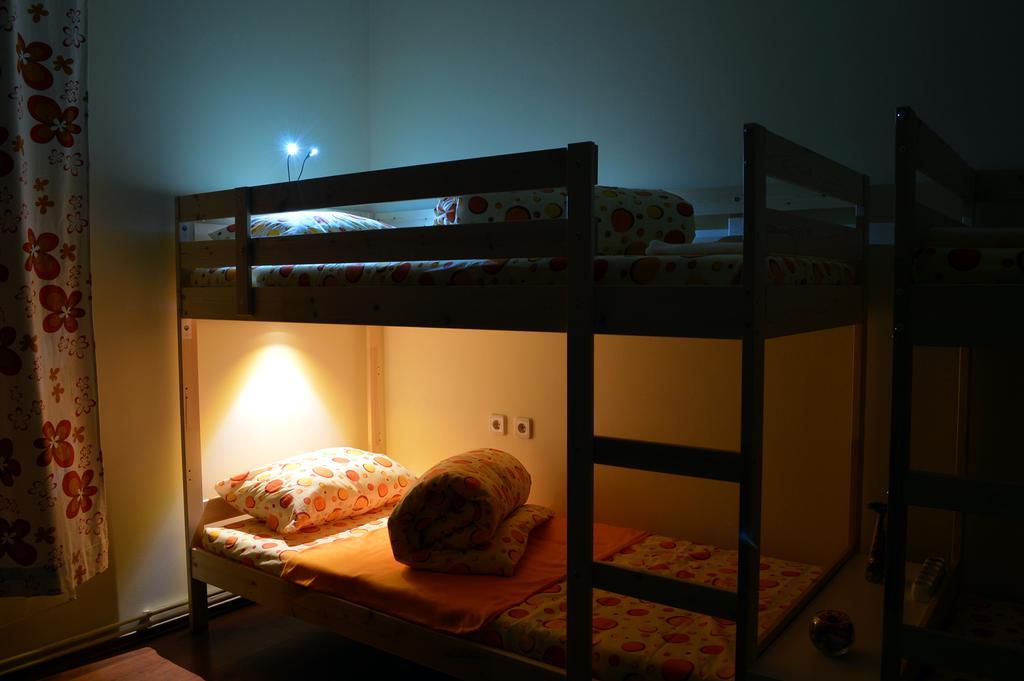 Exit Routine Hostelティミショアラ エクステリア 写真