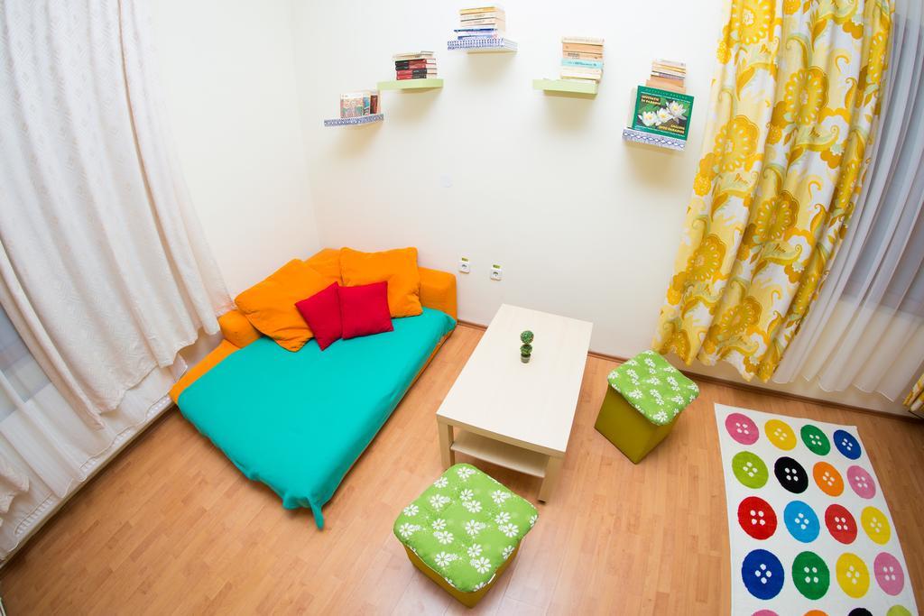 Exit Routine Hostelティミショアラ エクステリア 写真