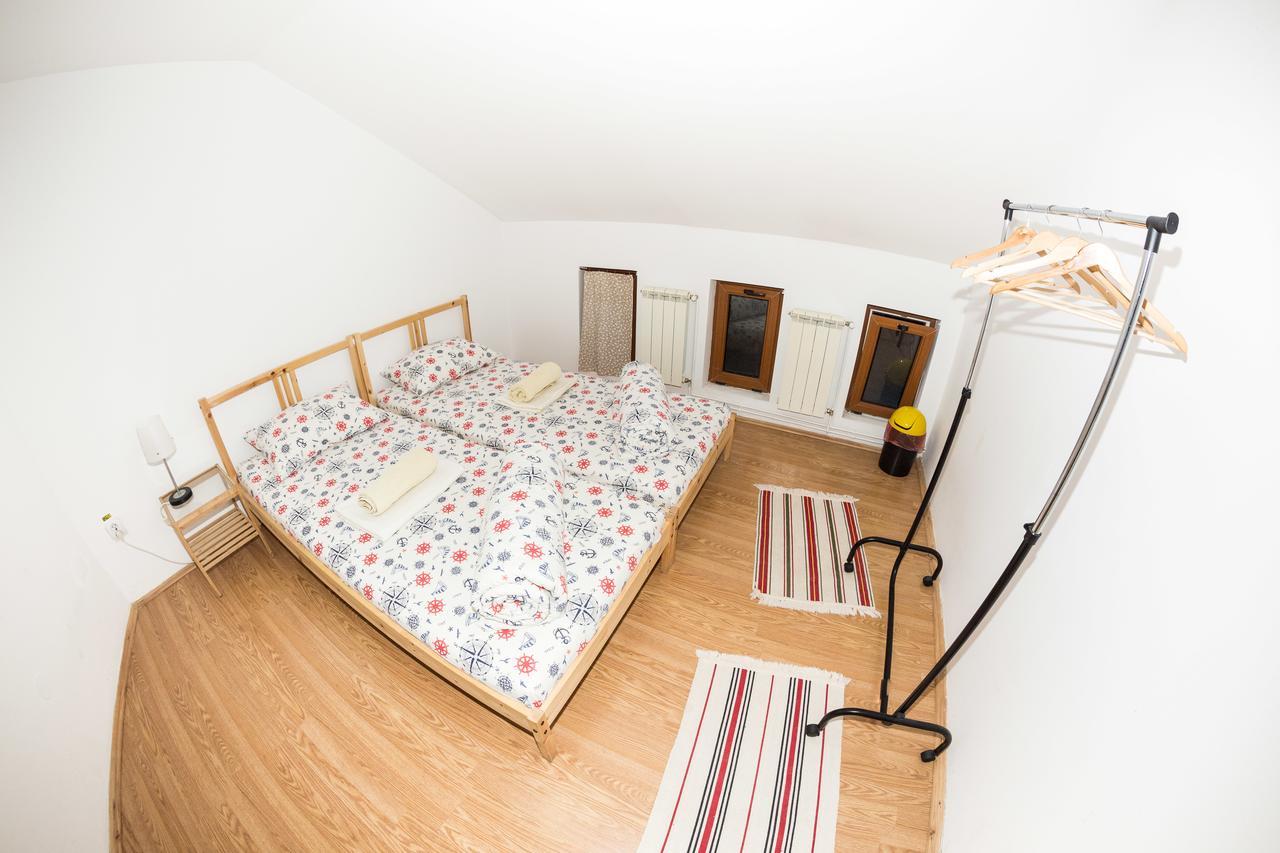Exit Routine Hostelティミショアラ エクステリア 写真