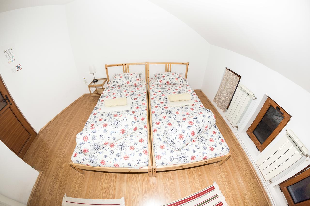 Exit Routine Hostelティミショアラ 部屋 写真