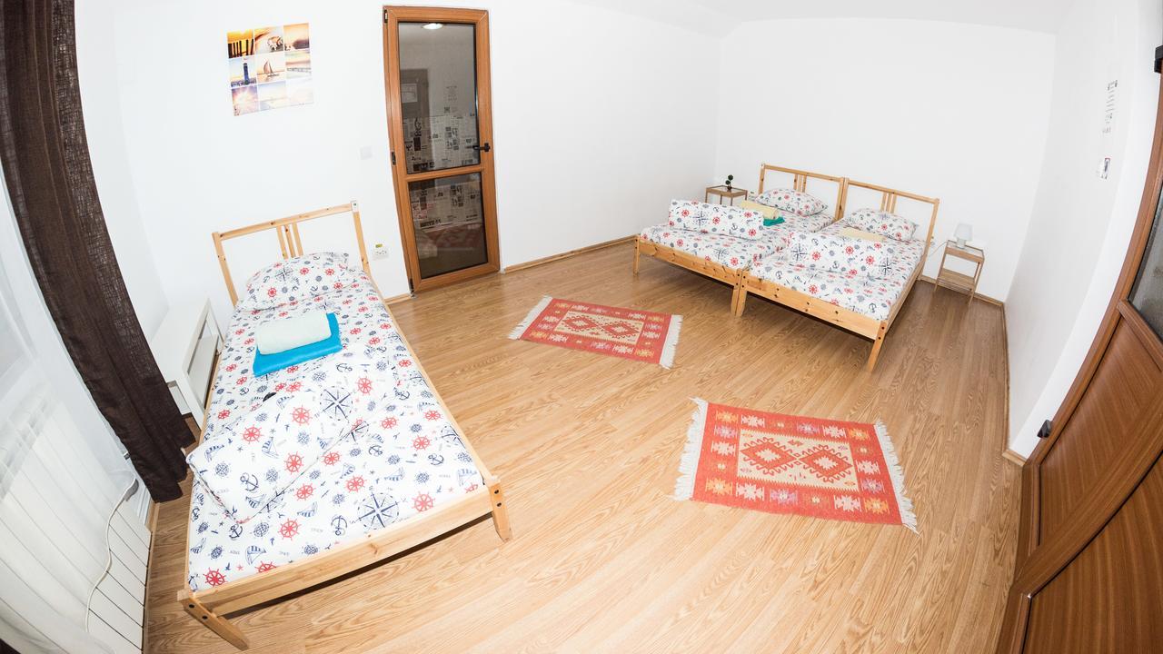 Exit Routine Hostelティミショアラ 部屋 写真