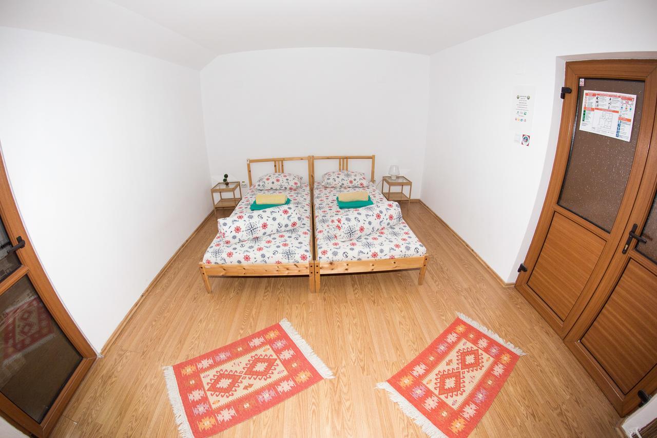 Exit Routine Hostelティミショアラ 部屋 写真