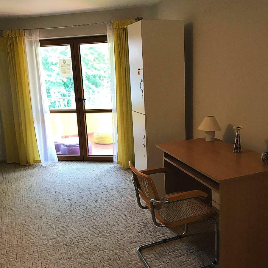 Exit Routine Hostelティミショアラ 部屋 写真