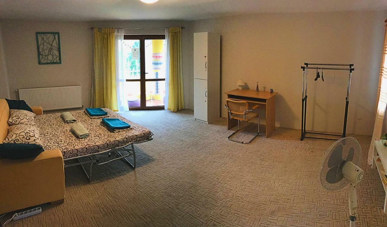 Exit Routine Hostelティミショアラ エクステリア 写真