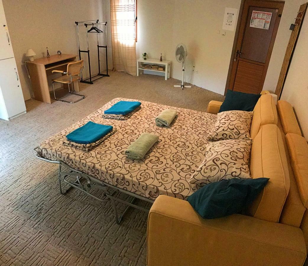 Exit Routine Hostelティミショアラ エクステリア 写真